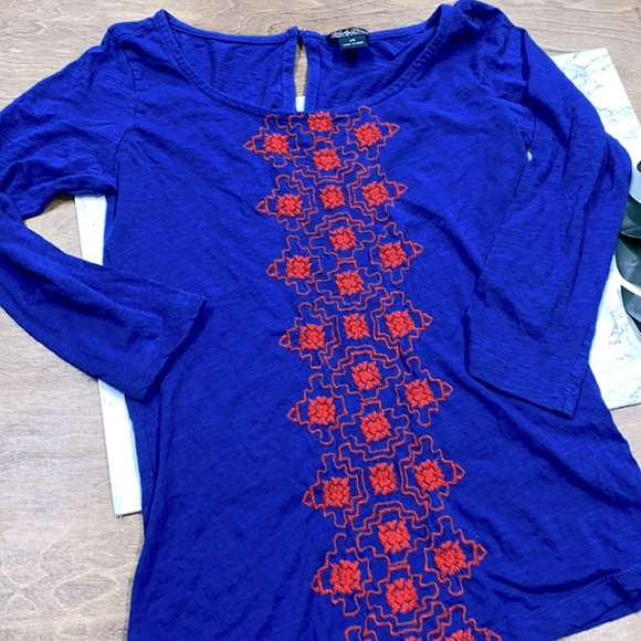 Lucky Brand size xsmall blue & red embroidered top - Picture 2 of 4